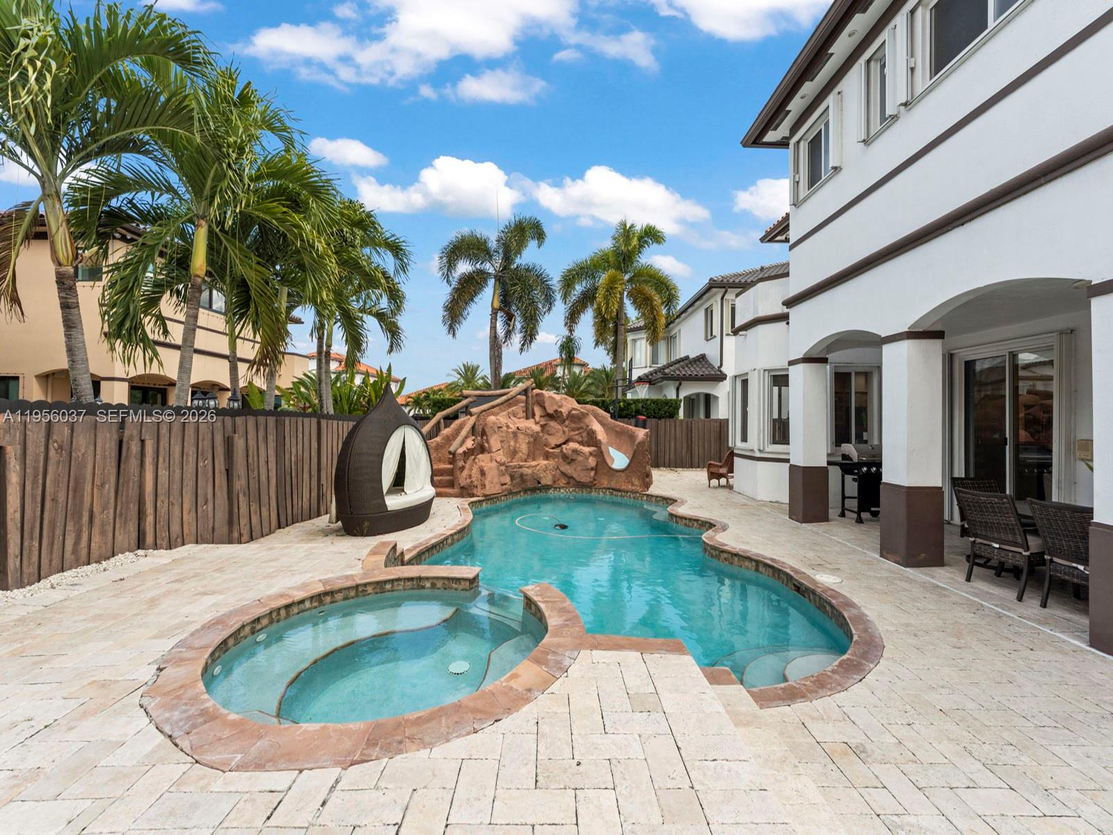 A B AT TAMIAMI TRAIL PHAS - Residential