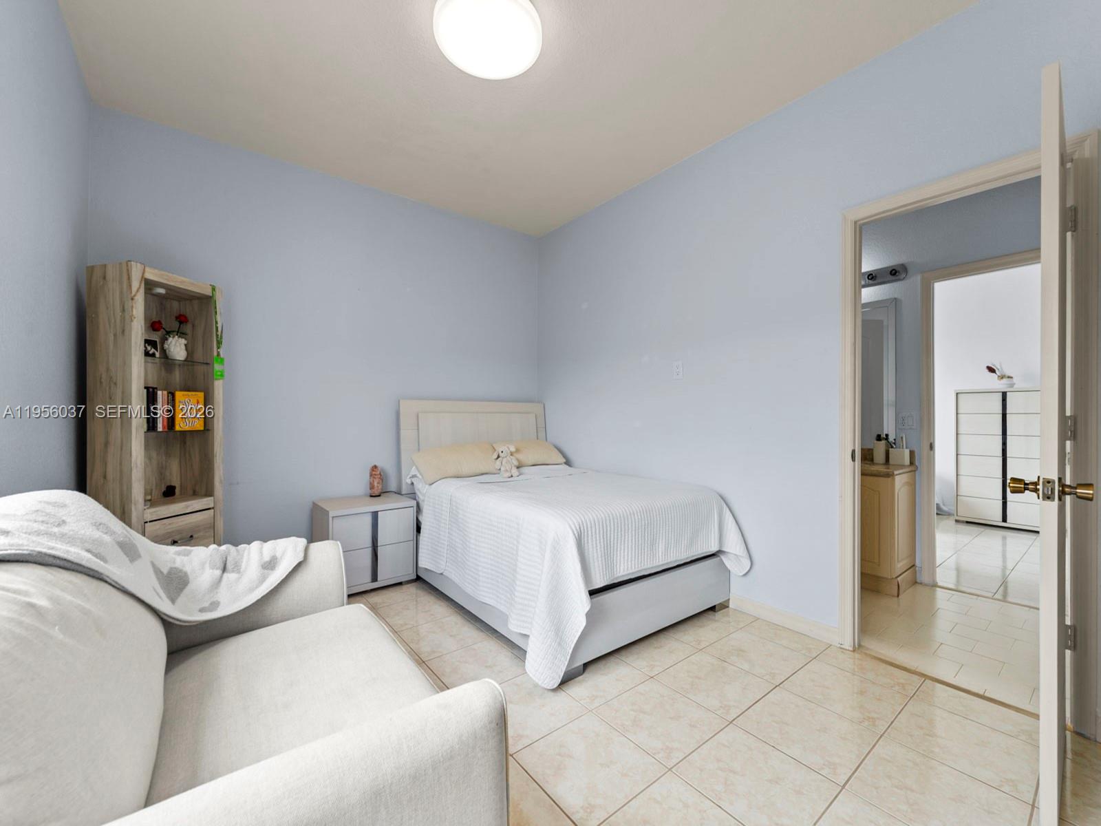 A B AT TAMIAMI TRAIL PHAS - Residential