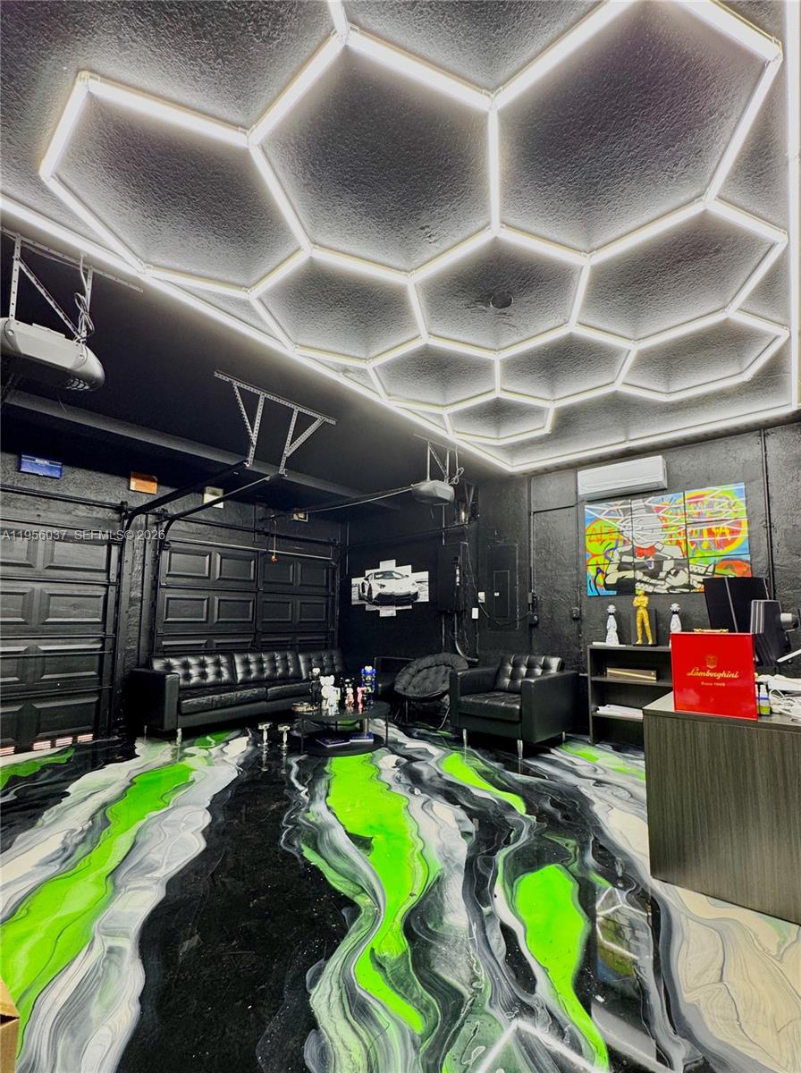 A B AT TAMIAMI TRAIL PHAS - Residential