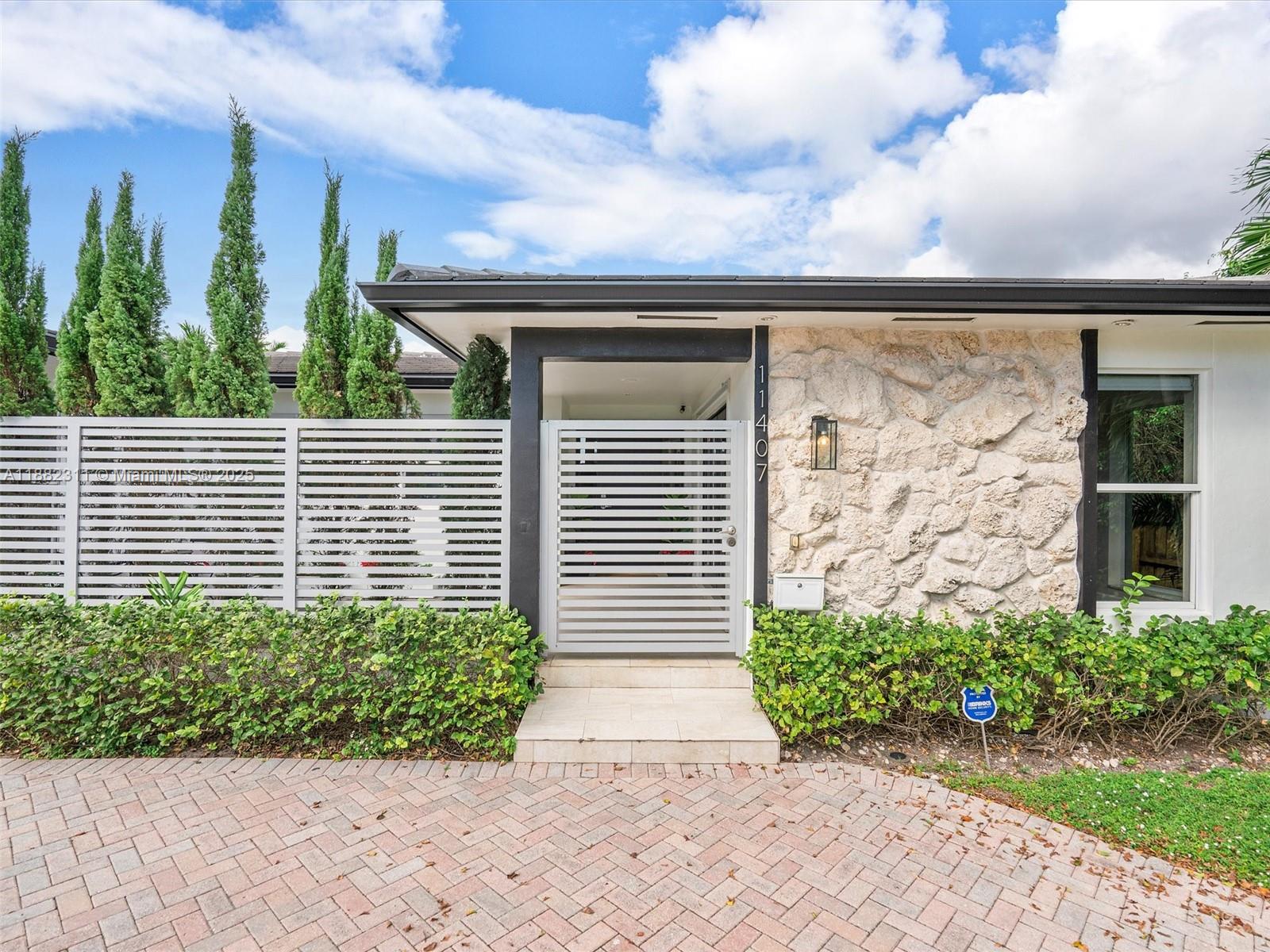 11407 N Bayshore Dr