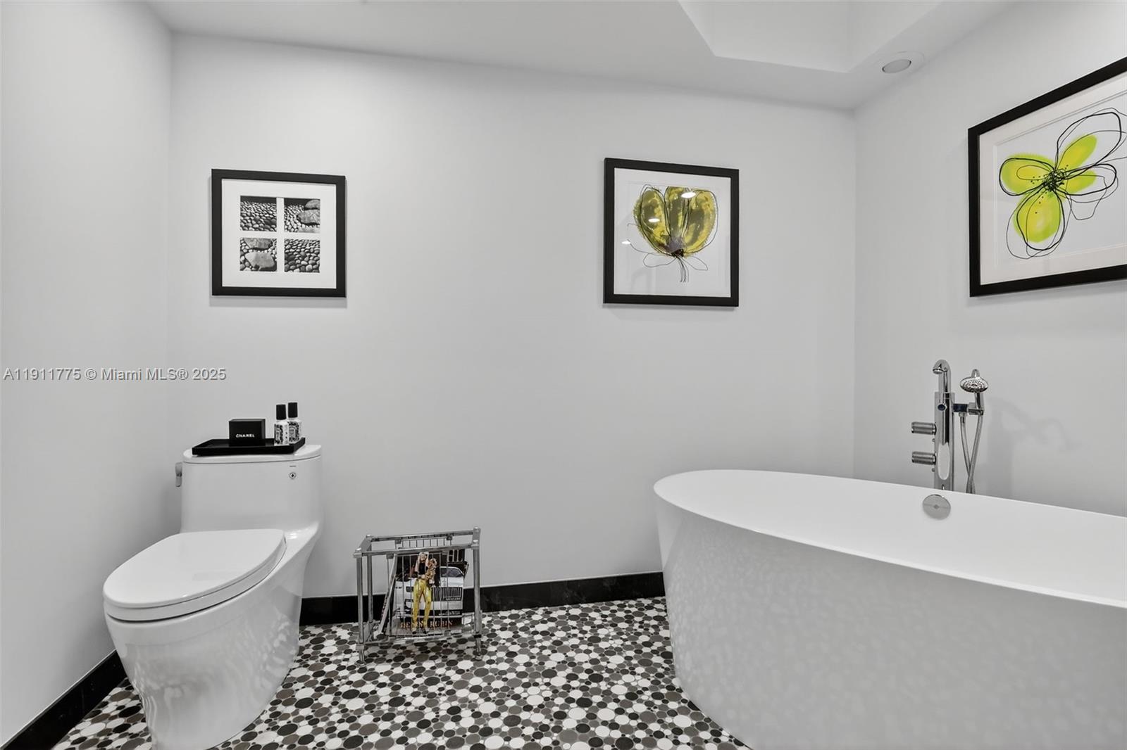 HAMPTONS WEST CONDO - Residential