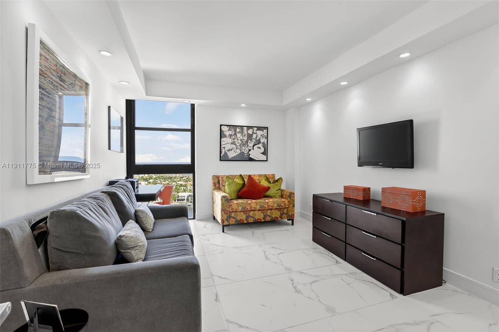 HAMPTONS WEST CONDO - Residential