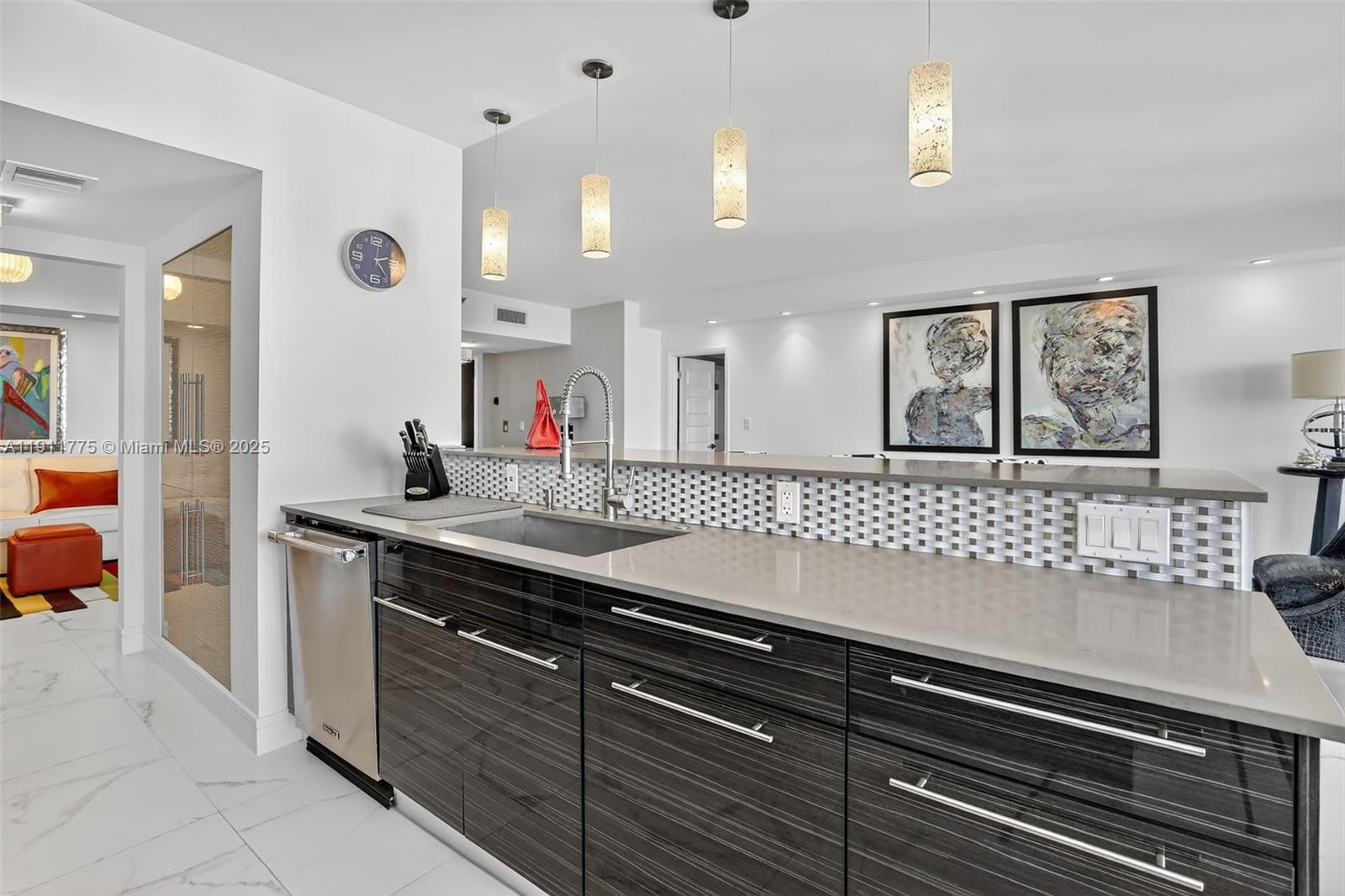 HAMPTONS WEST CONDO - Residential