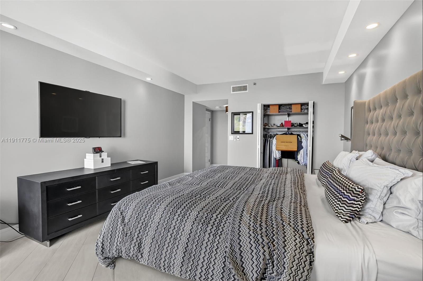 HAMPTONS WEST CONDO - Residential