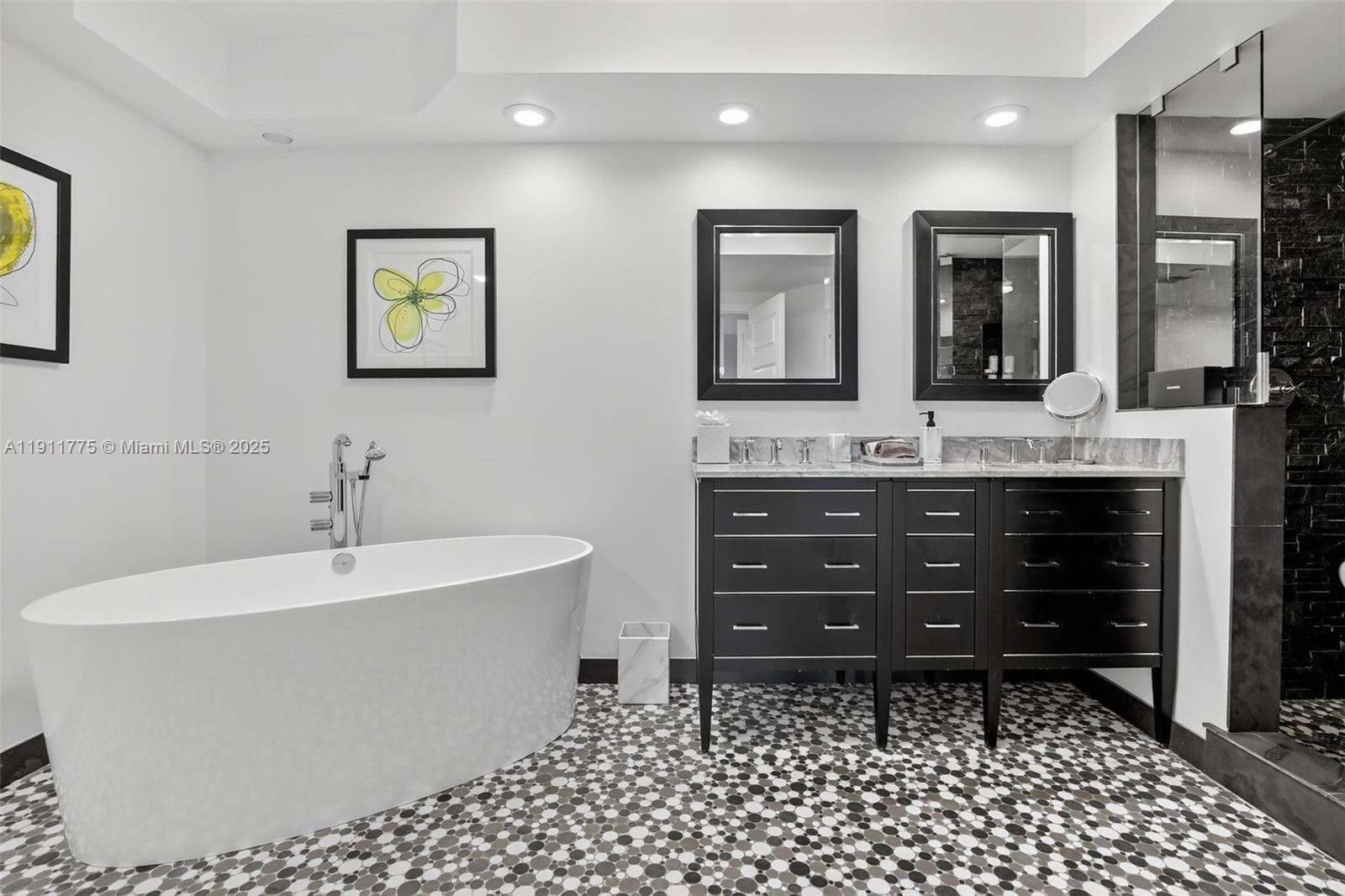 HAMPTONS WEST CONDO - Residential