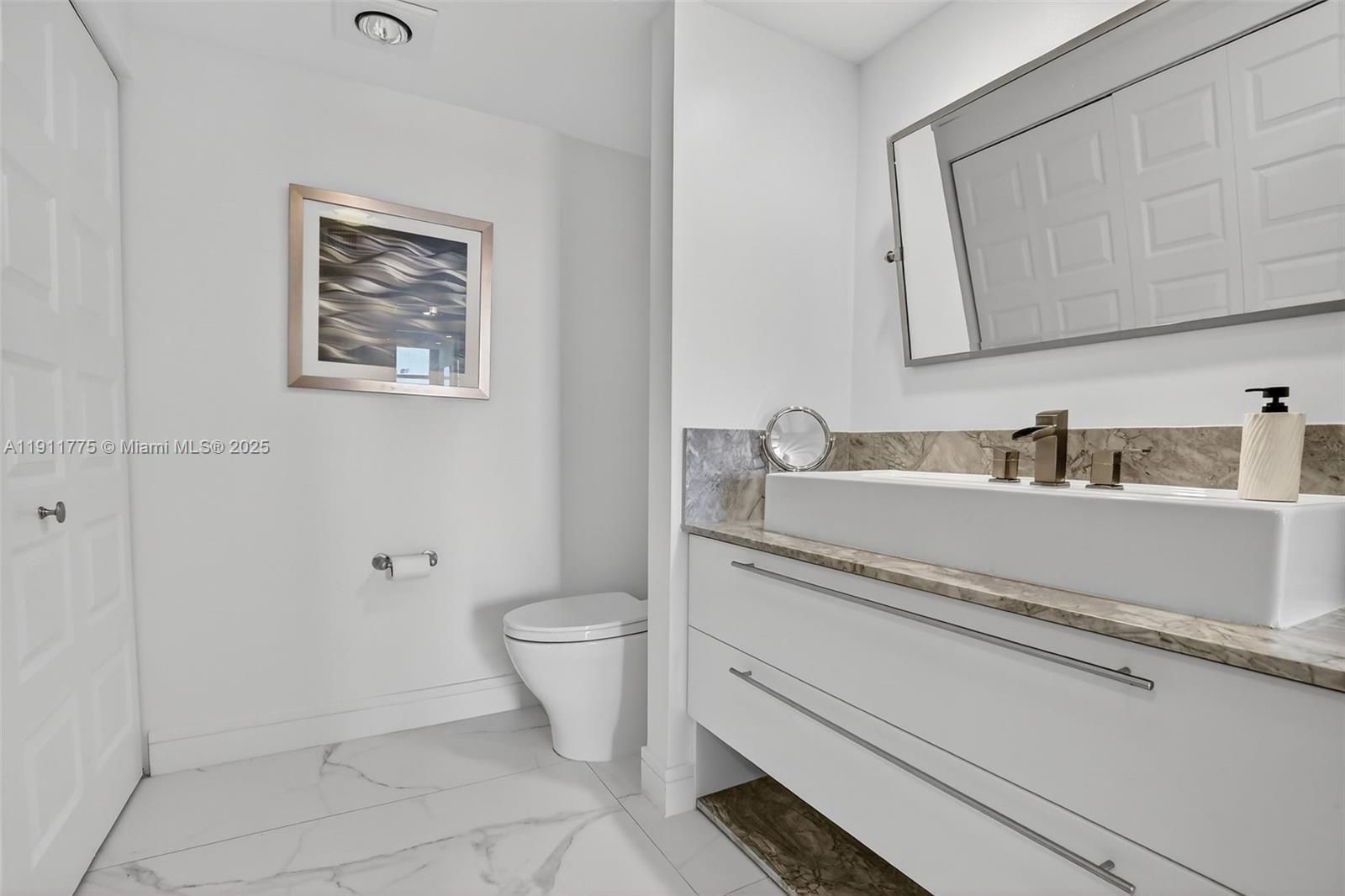 HAMPTONS WEST CONDO - Residential