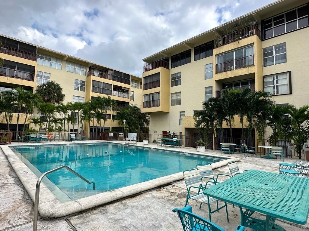 Property for Sale at 8775 Park Blvd Blvd 111, Miami, Broward County, Florida - Bedrooms: 3 
Bathrooms: 3  - $460,000