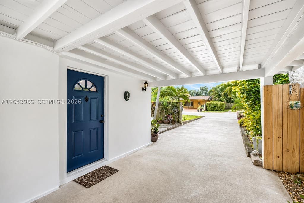 Photo of 1401 NE 33rd St, Oakland Park, FL 33334 (MLS # A12043959)