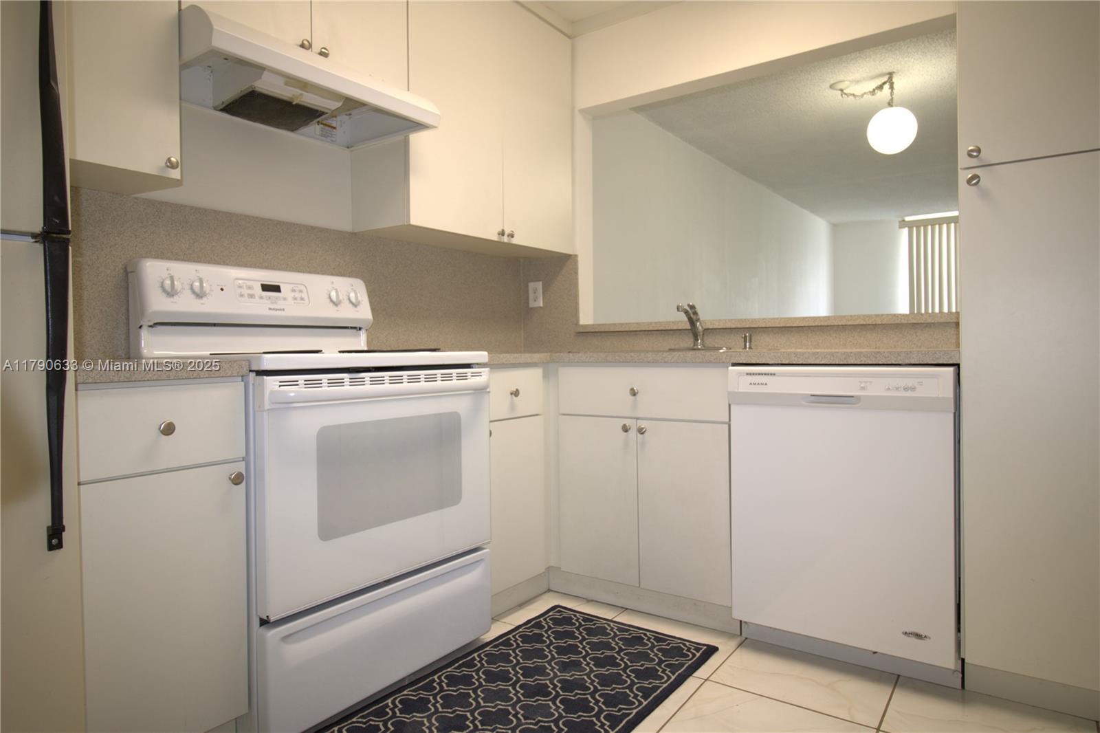 1250 Ne 125th St 310C, North Miami, Miami-Dade County, Florida - 1 Bedrooms  
2 Bathrooms - 