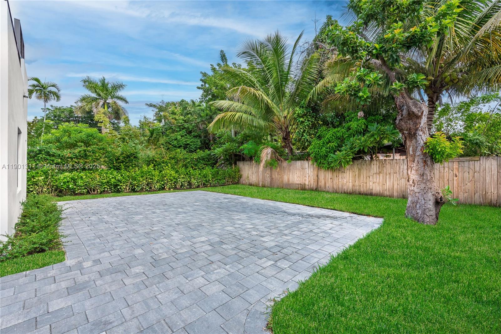 BRICKELL HAMMOCK UN 1 - Residential