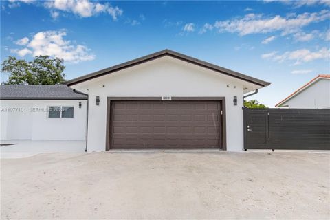 Tiny photo for 22601 SW 127th Ave, Miami, FL 33170 (MLS # A11977101)