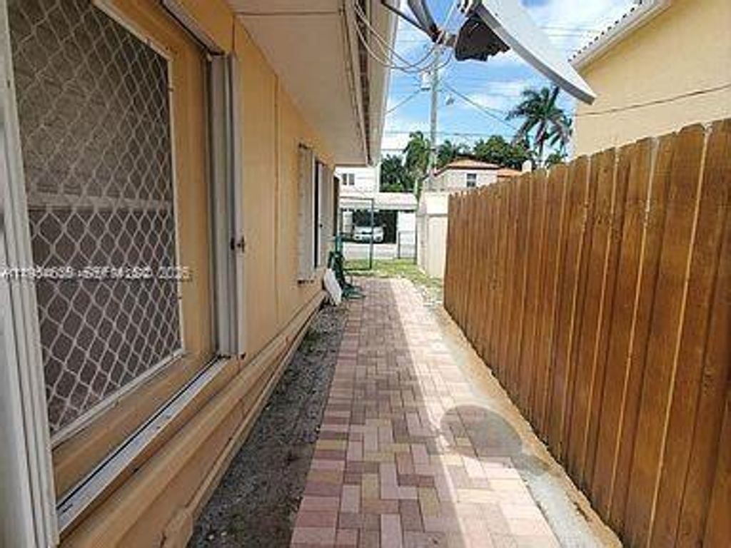 Photo of 215 S 12th Ave #Back, Hollywood, FL 33019 (MLS # A11954635)
