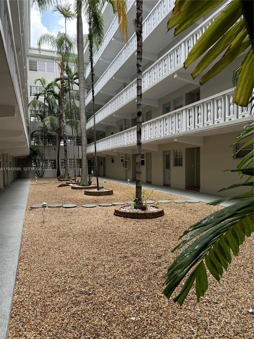 Beautiful ground floor 1 bed , 1.5 bathroom apartment in prime 55+ community. Well maintained unit, lots of closet space , across the Gulfstream Park and minutes from Hallandale Beach. 50 year certification has been completed, and has reserves.