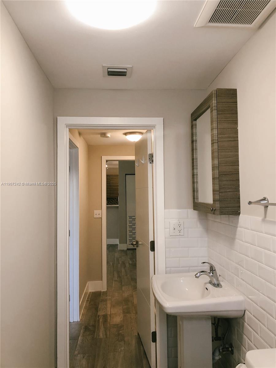 C GAB DOUGLAS SEC - Residential Lease