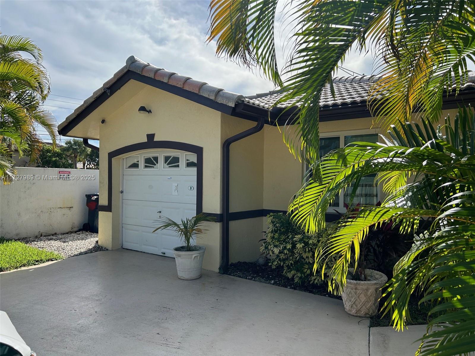 Beautiful Single Family Home on a 8207 Sq Ft Cul-de-sac Lot. 3 bedrooms (2 masters rooms), 2 bathrooms, big parking space, impact windows and doors, updated kitchen with quartz counter tops, stainless steel appliances, wood floors, electric zebra blinds, fruit trees, room for a pool and much more.
Property is located close to Florida turnpike, Miami Zoo and A Schools.