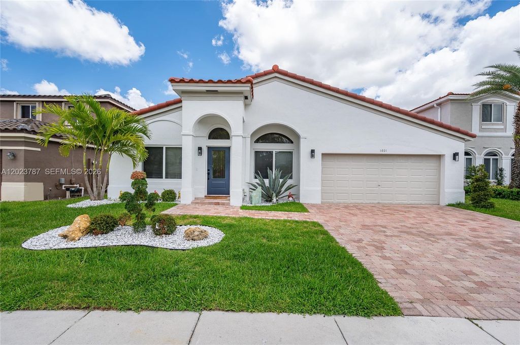 Photo of 1601 SW 106th Ter, Davie, FL 33324 (MLS # A12023787)