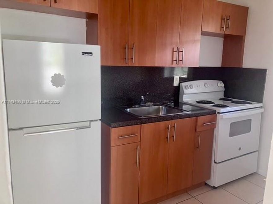 Great opportunity and good location near Coconut Grove, 1 bed/1 bath, HOA $150