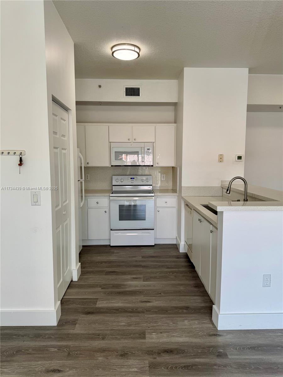 Rental Property at 7330 Nw 114th Ave 205-5, Doral, Miami-Dade County, Florida - Bedrooms: 2 
Bathrooms: 2  - $2,550 MO.