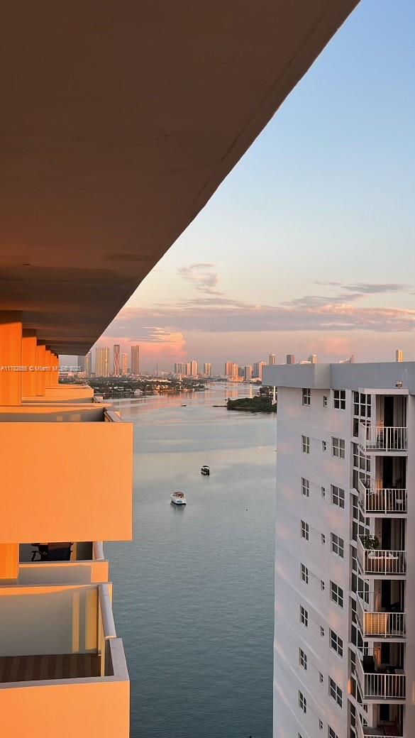 MIRADOR 1200 CONDO - Residential