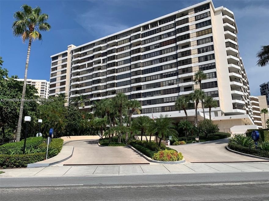 JUST REDUCED!!!
Great combination of location and luxury living! Enjoy 5 star amenity complex located on beautiful intracoastal with all luxury options- covered gated garage, 24/7 secured lobby, high end gym, two pools, tennis courts and many more. Property is few minutes from the ocean, surrounded by tons of fine dining, several supermarkets, Walmart, banks, parks. Spacious one bedroom with great view, mint condition, wood floors, lots of natural light.Priced to sell!
Property is tenant occupied.
