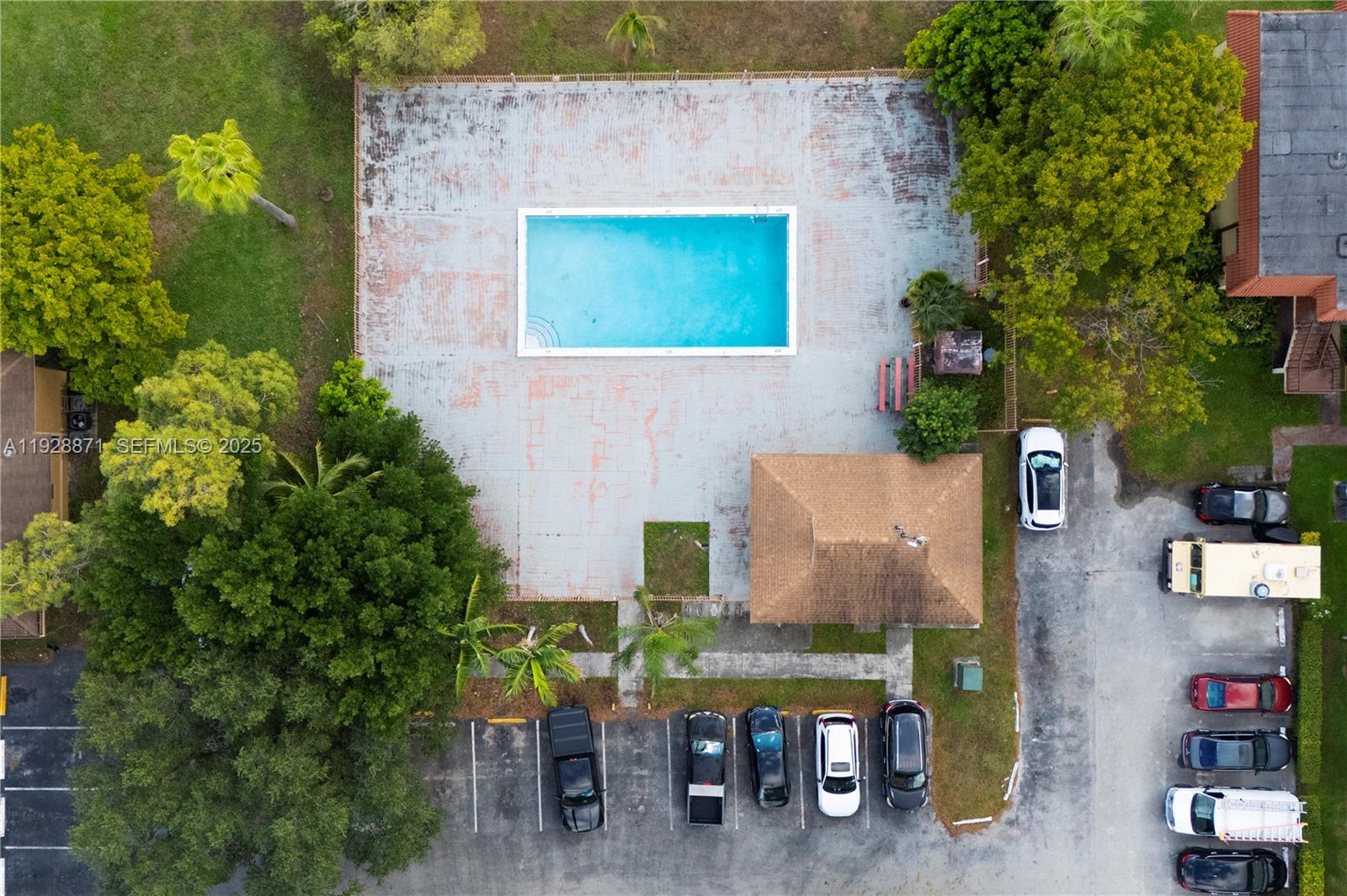 LAGO GRANDE CONDO THREE B - Residential