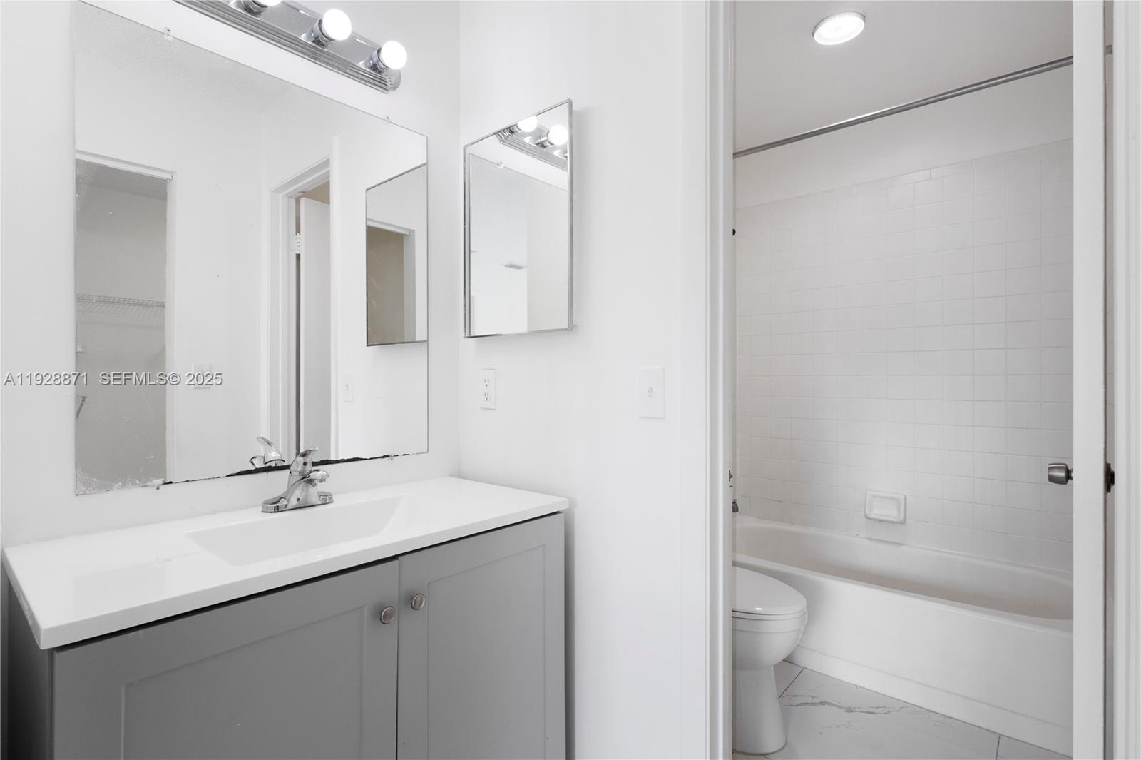 LAGO GRANDE CONDO THREE B - Residential