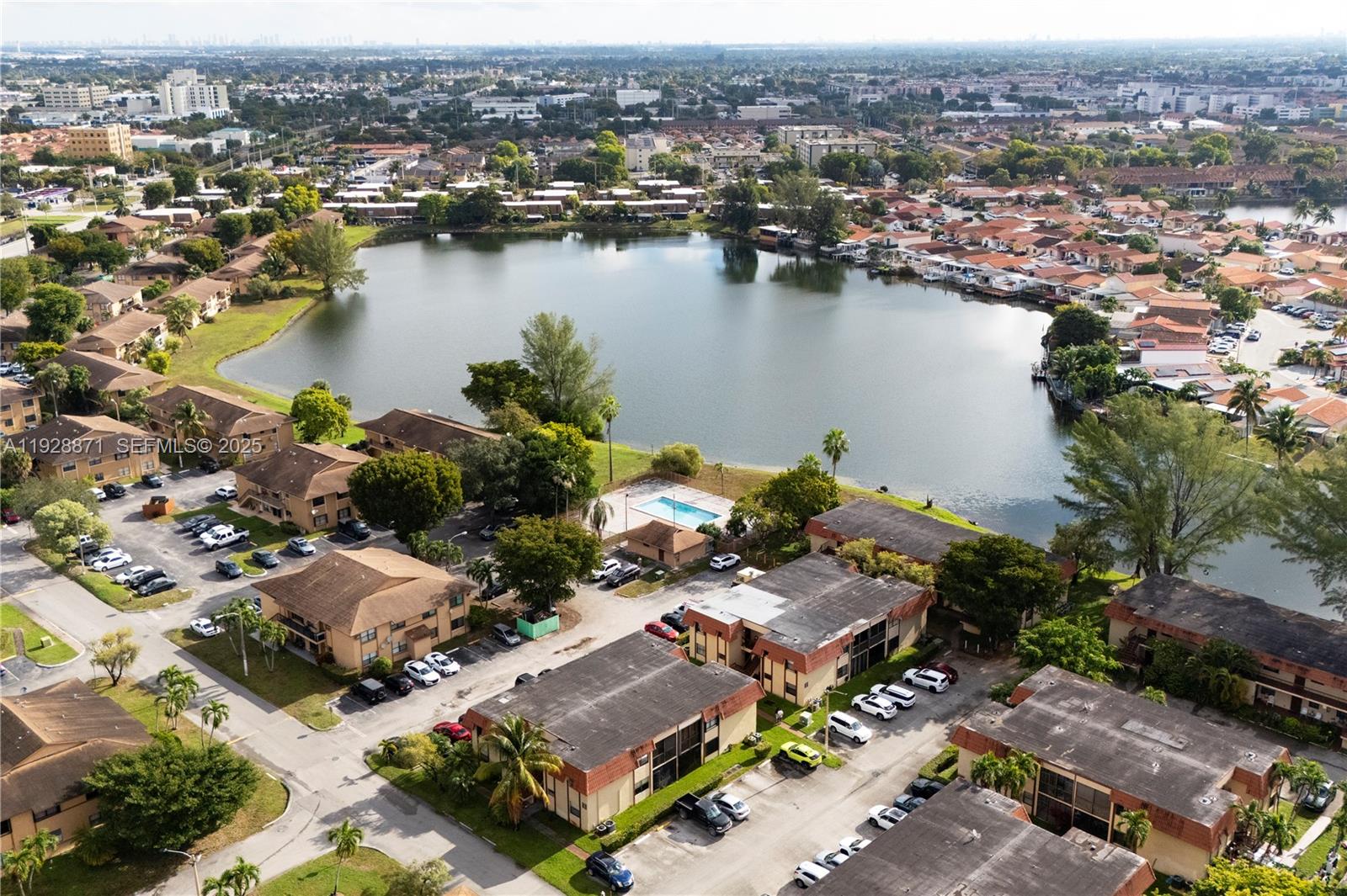 LAGO GRANDE CONDO THREE B - Residential