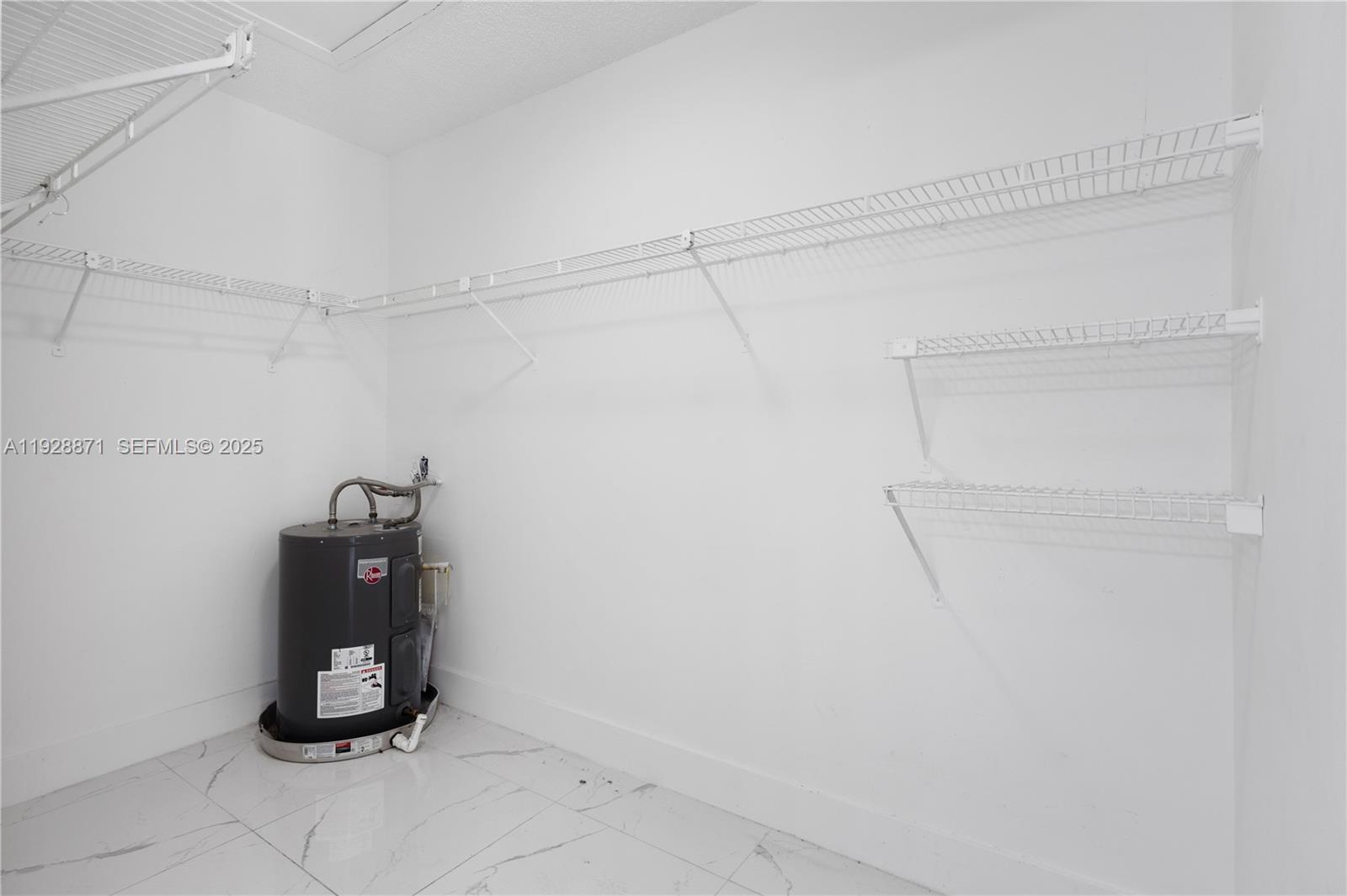 LAGO GRANDE CONDO THREE B - Residential