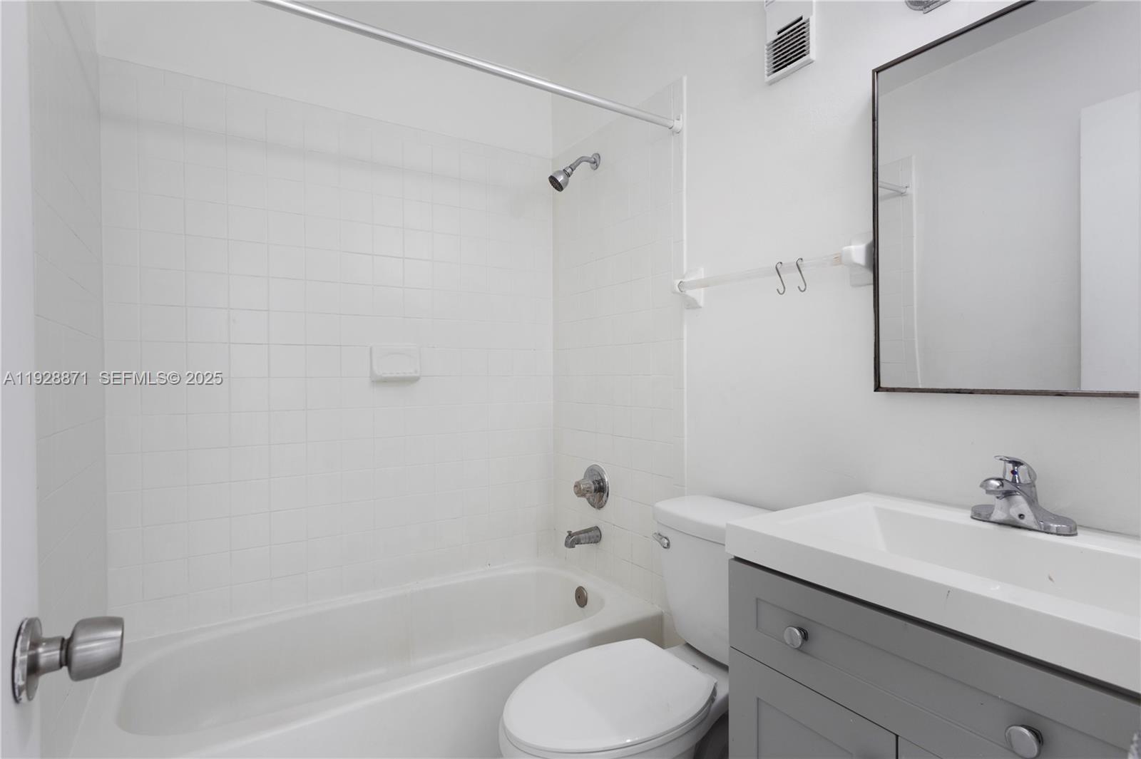 LAGO GRANDE CONDO THREE B - Residential