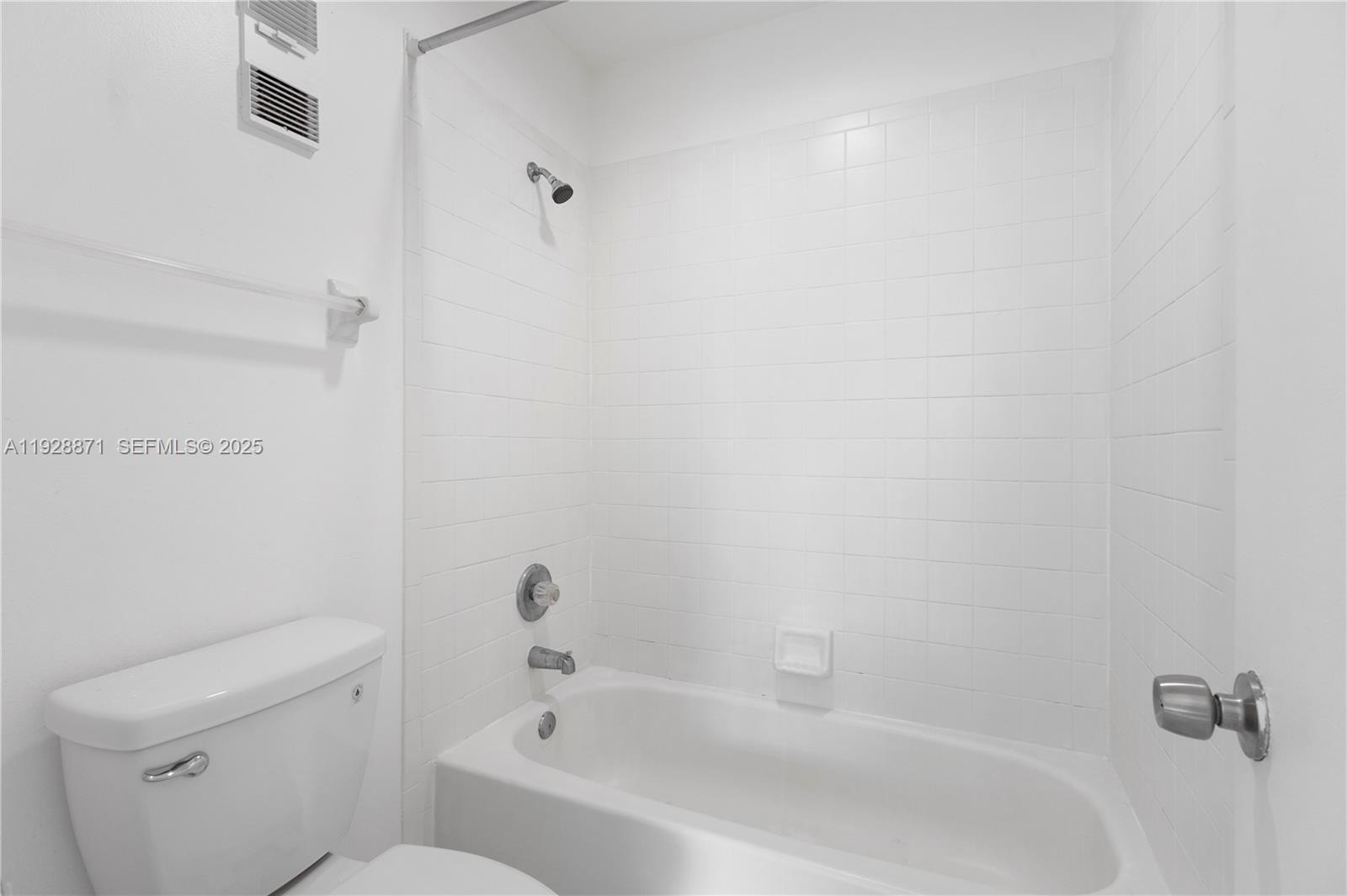 LAGO GRANDE CONDO THREE B - Residential