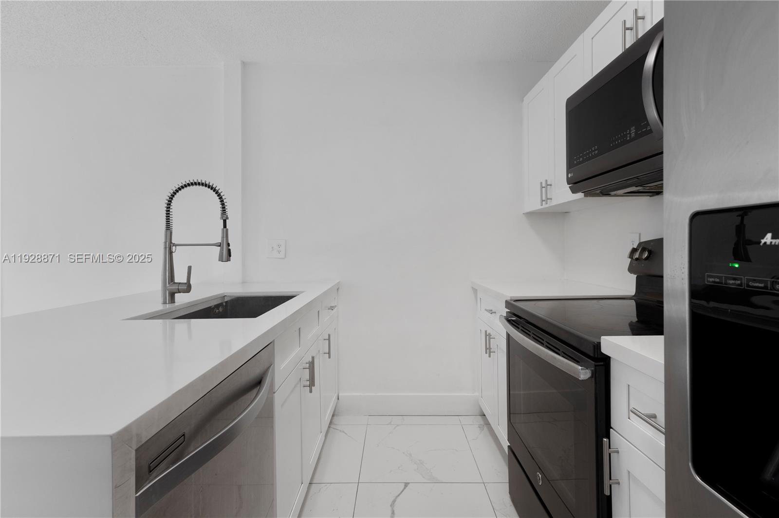 LAGO GRANDE CONDO THREE B - Residential