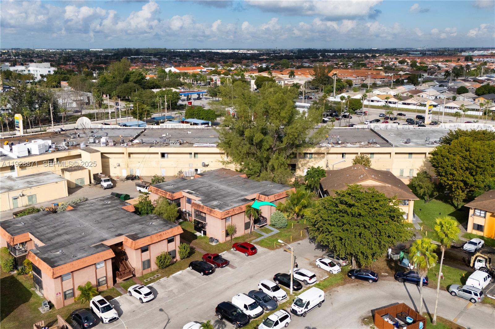 LAGO GRANDE CONDO THREE B - Residential