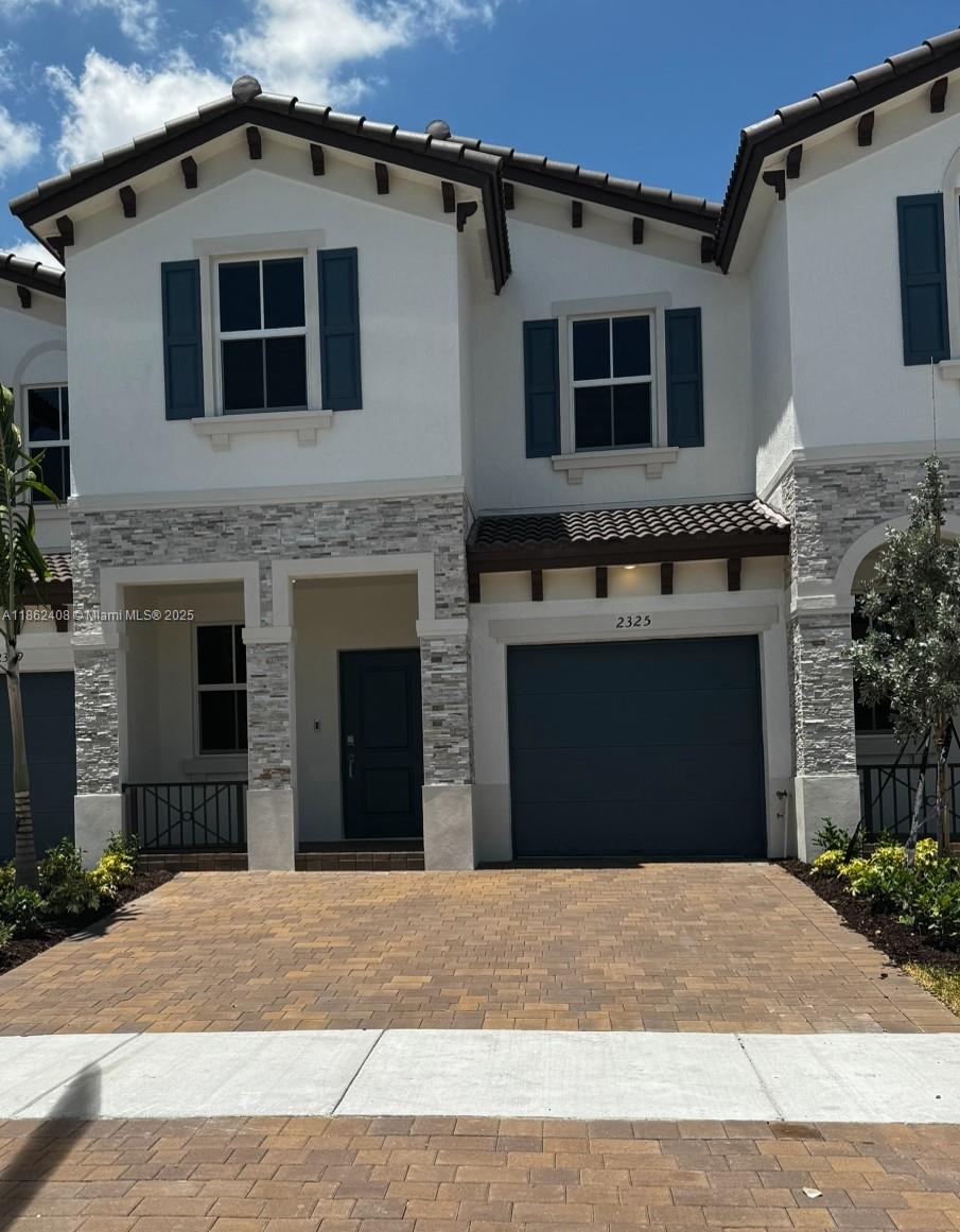 Spacious and modern 4-bedroom, 2.5-bath townhouse, offers you a slice of serenity with its enchanting lake view. With a handy 1-car garage and nestled in the bounds of a soon-to-be gated community. Dive into a world of amenities, including a sparkling pool, a cutting-edge fitness center, and a dog park with endless fun. Ready to move in? Ensure your offer includes a credit report, rental application, and background check.