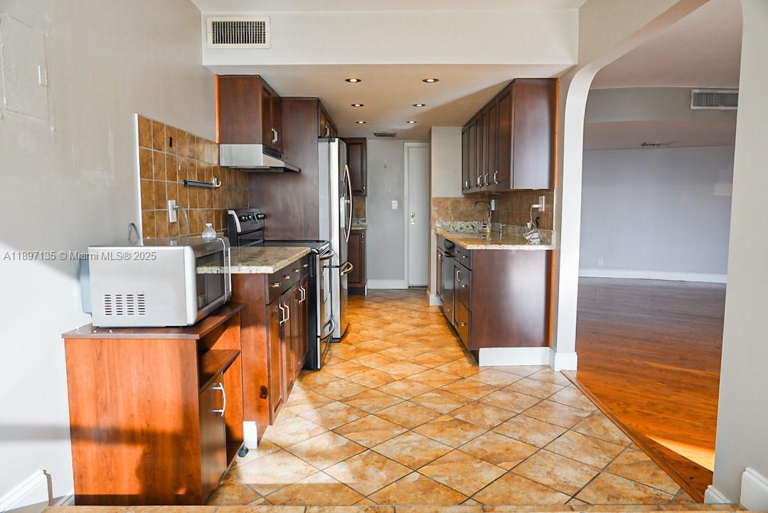 LAKE POINT TOWER CONDOMIN - Residential Lease