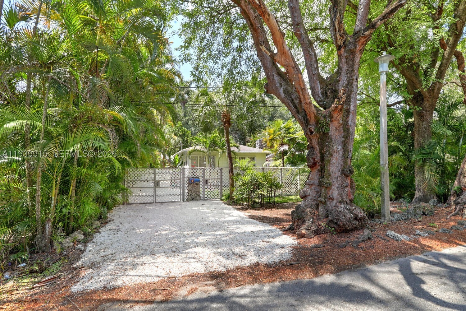3660 Poinciana Ave