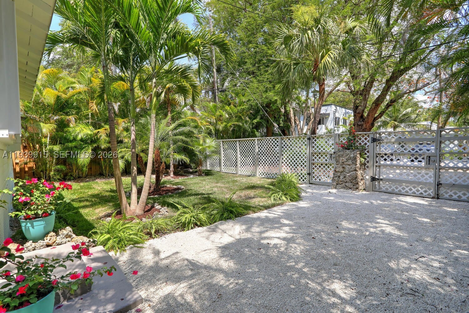 3660 Poinciana Ave