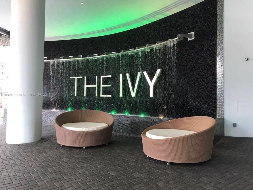 Gorgeous 2B/2b apartment in the Riverfront gated community. Split layout. Upgraded with great taste,back
splash, closets and much more. Unit has River, bay and skyline views. Impressive amenities including fitness
center, Spa, game room ,party room and more. Just steps away from the luxurious new mall Brickell City Center, the Mary Brickell Village, restaurants and the Miami 's central business district. NON Smoking Unit.