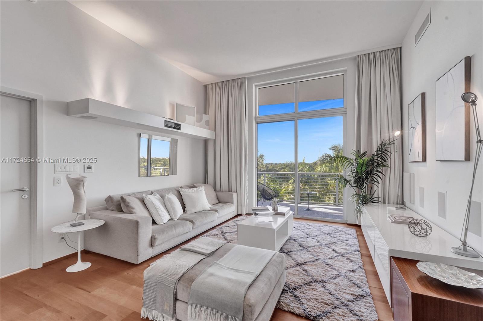 2001 Meridian Ave 505