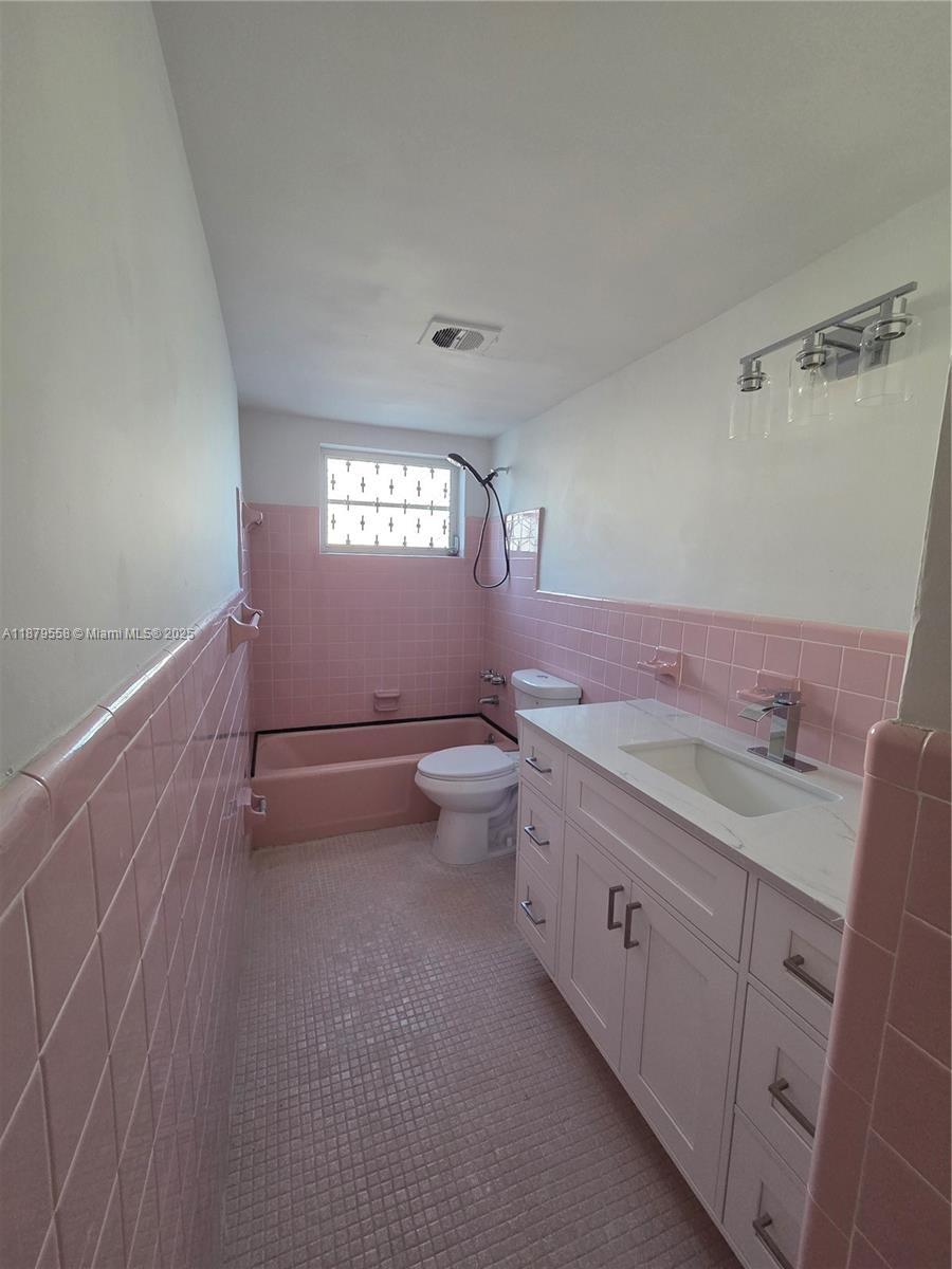 RO-MONT GARDENS ANDOVER A - Residential Lease