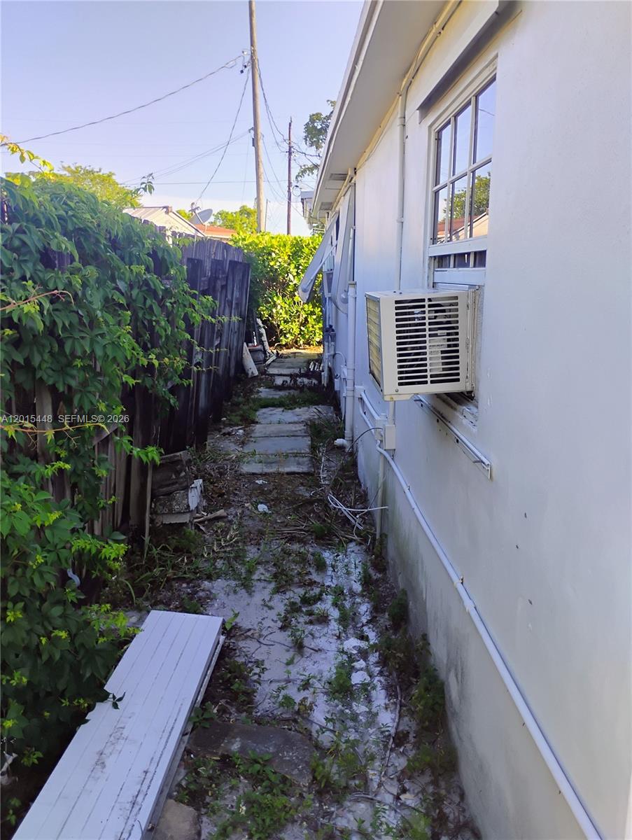 HOLLYWOOD BEACH GARDENS - Residential
