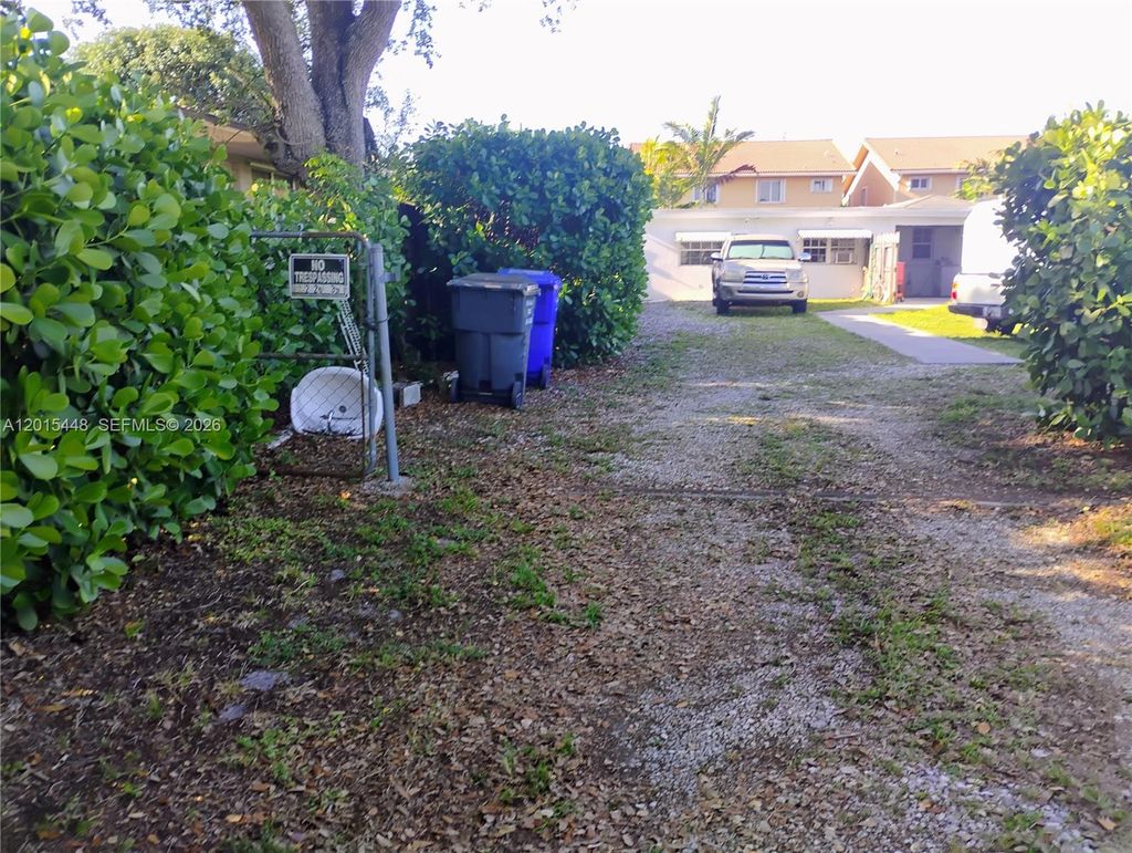 Photo of 5832 Polk St, Hollywood, FL 33021 (MLS # A12015448)