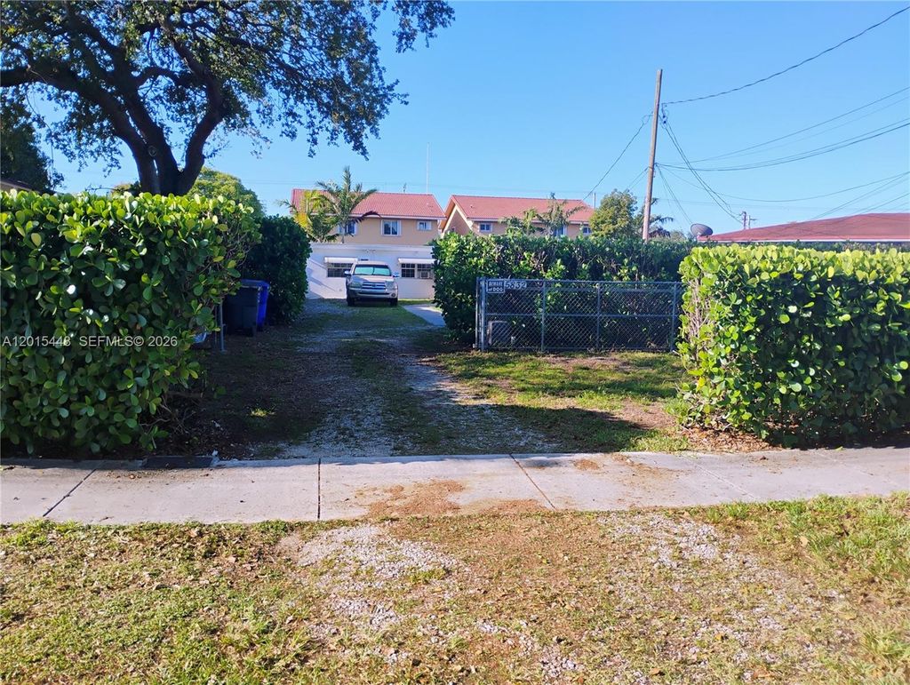 Photo of 5832 Polk St, Hollywood, FL 33021 (MLS # A12015448)