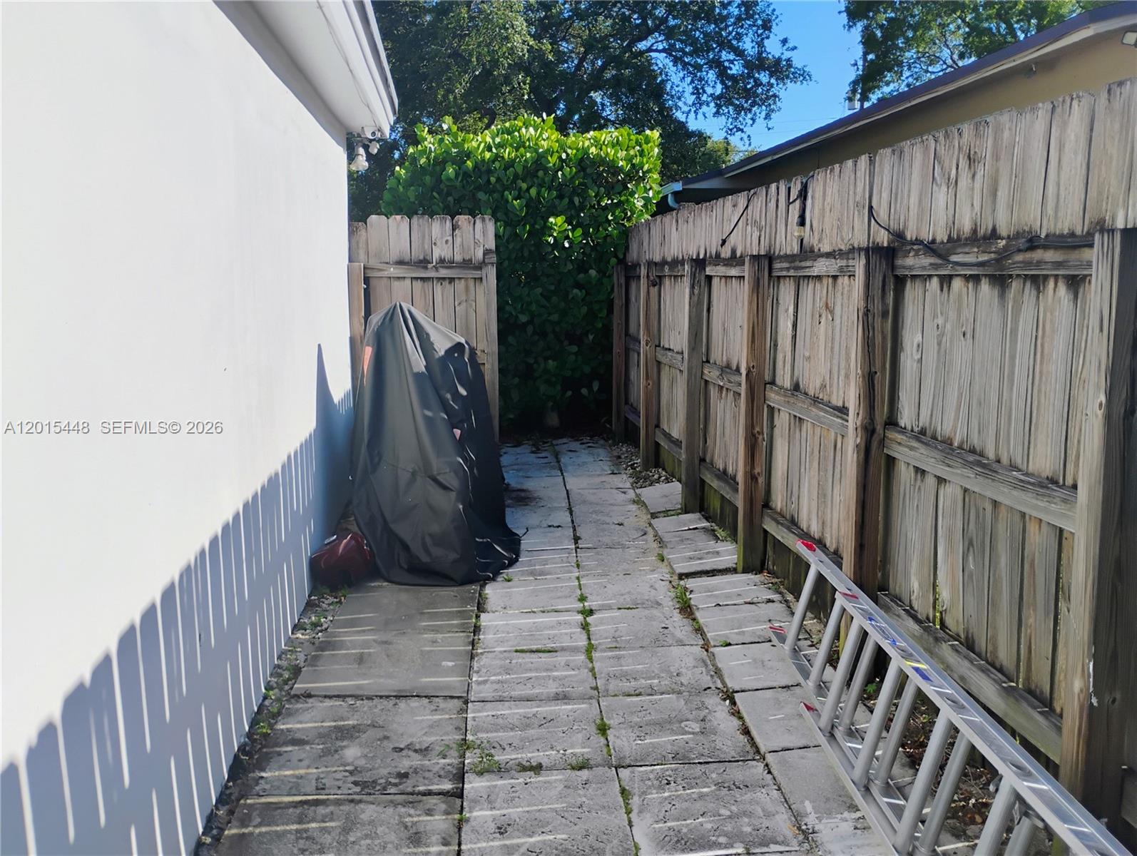 HOLLYWOOD BEACH GARDENS - Residential