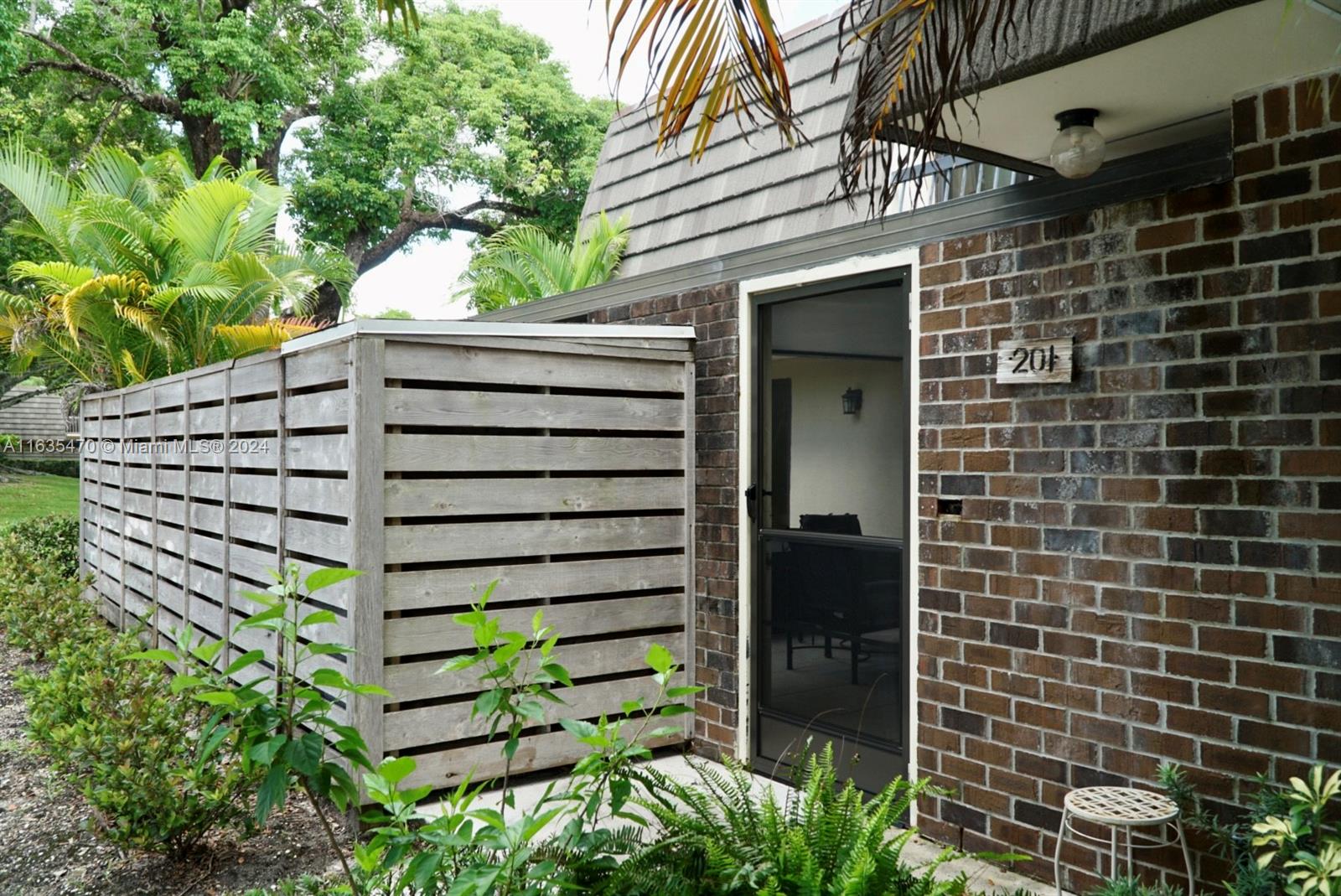 GLENWOOD TWNHS - Residential Lease