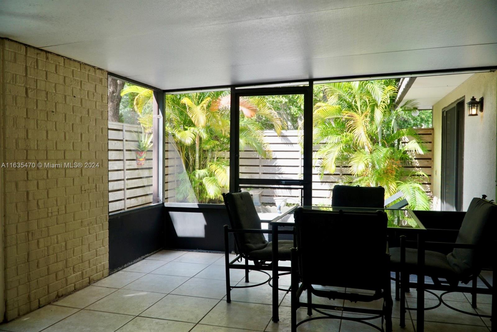 GLENWOOD TWNHS - Residential Lease