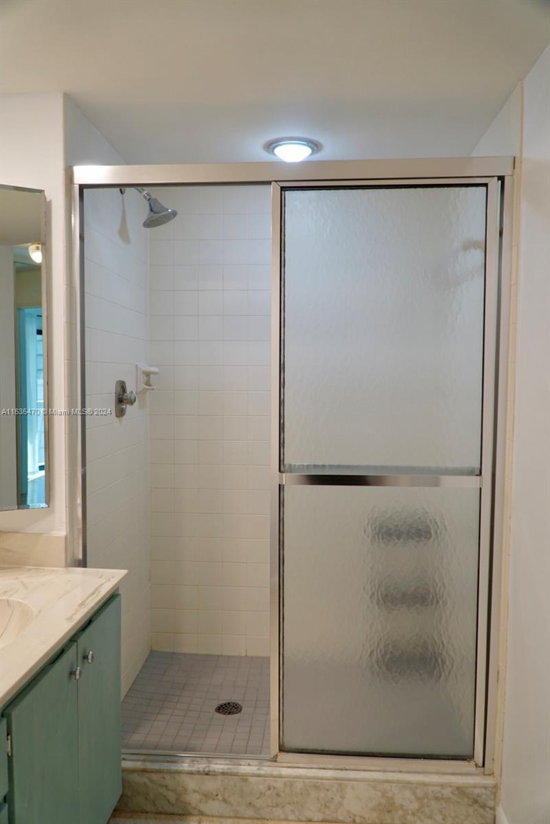 GLENWOOD TWNHS - Residential Lease