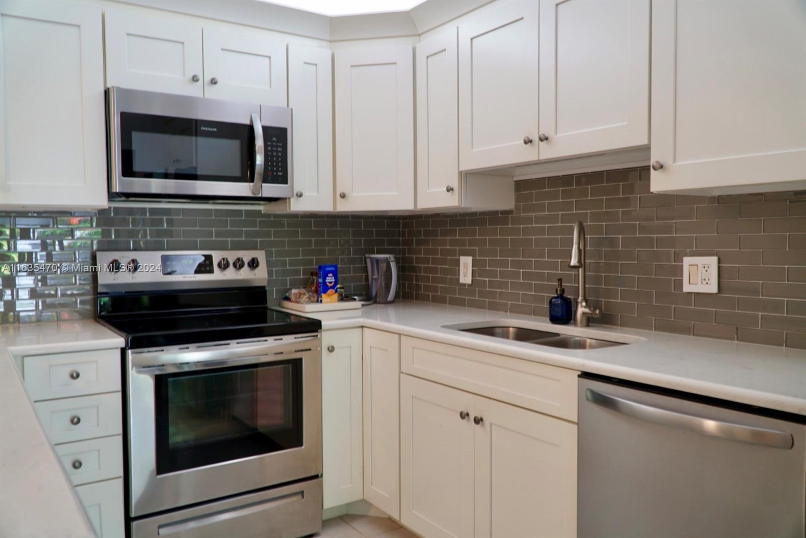 GLENWOOD TWNHS - Residential Lease