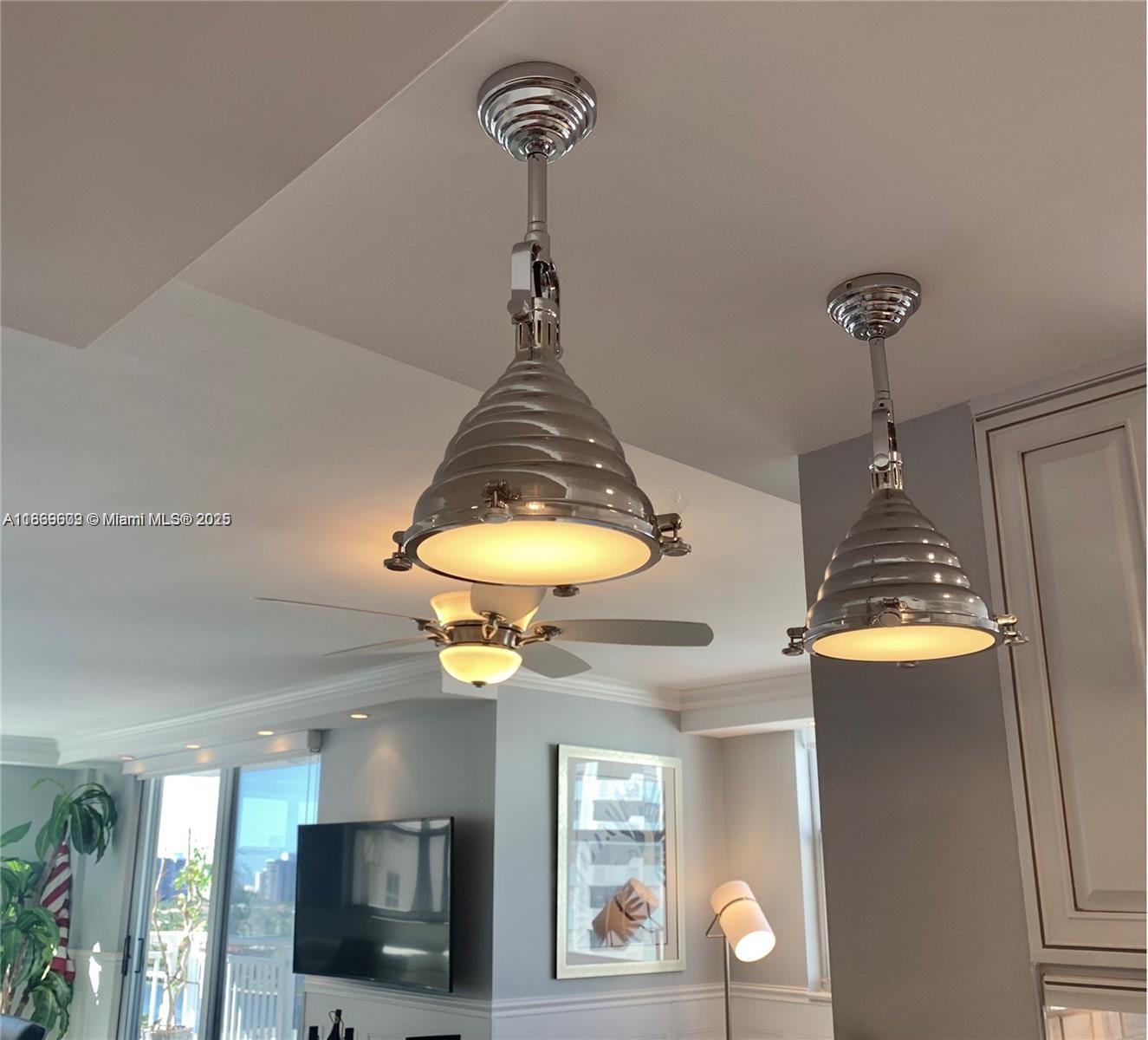 PLAZA TOWERS SOUTH CONDO - Residential