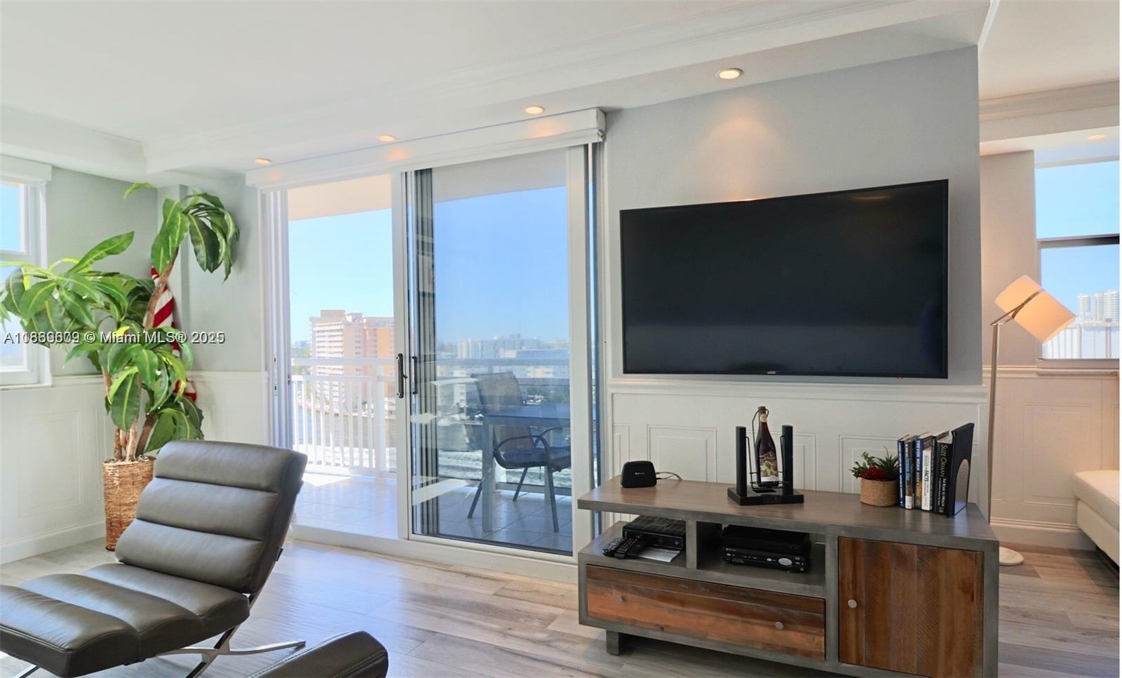 PLAZA TOWERS SOUTH CONDO - Residential