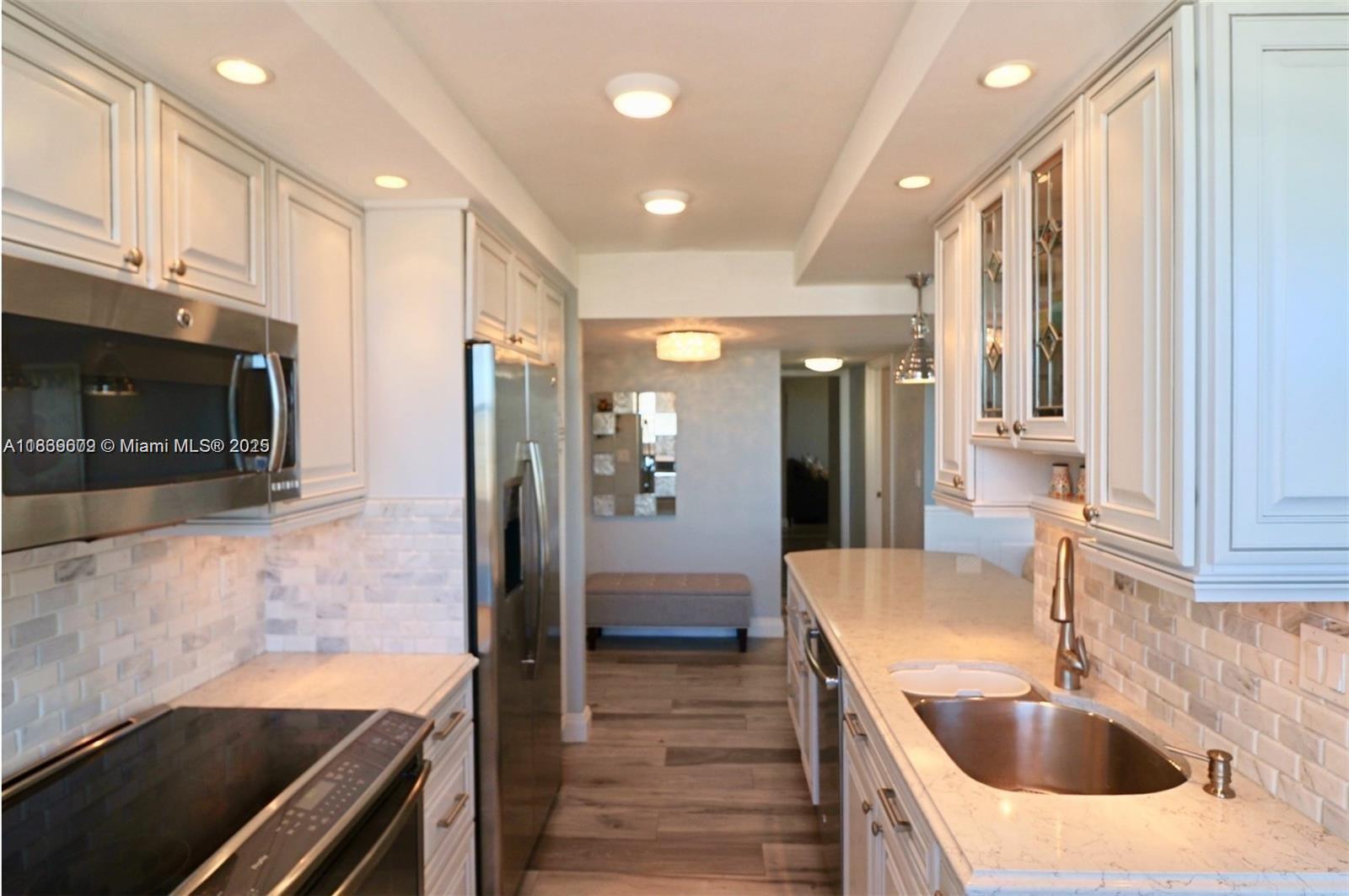 PLAZA TOWERS SOUTH CONDO - Residential